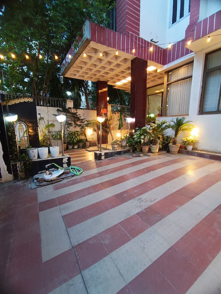 Hotel Viraat Inn 46/50