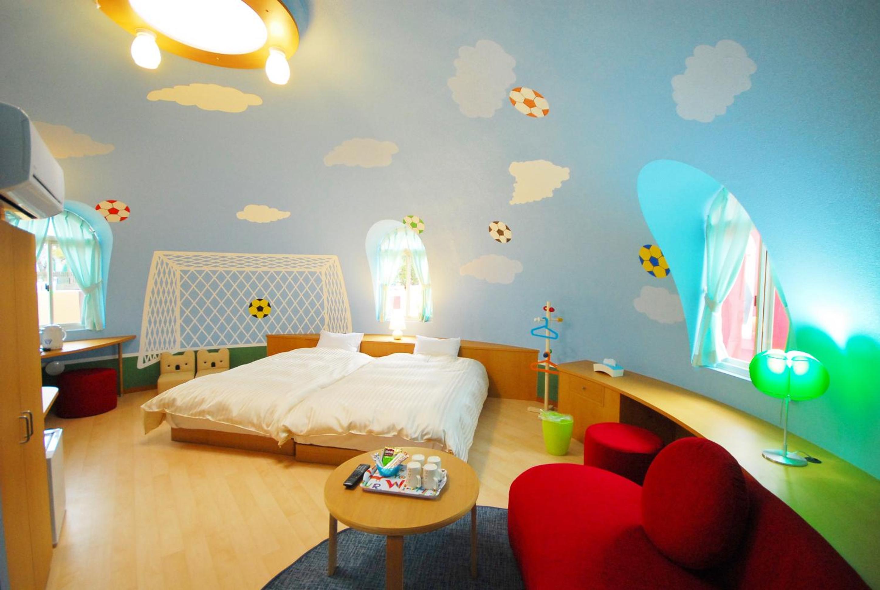 Theme, Dream, Twin Beds