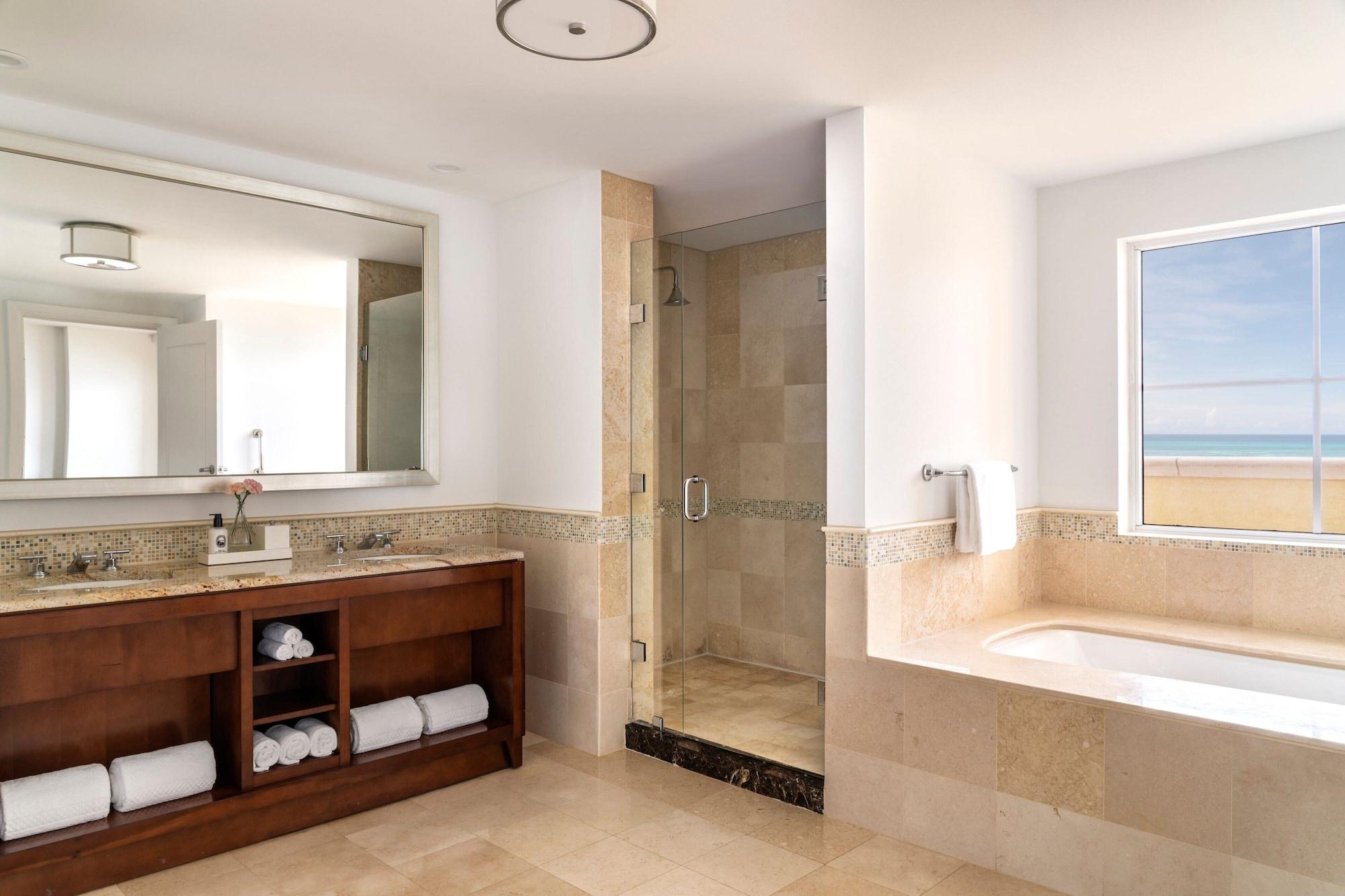 Deluxe, Suite, King Bed, Ocean Front