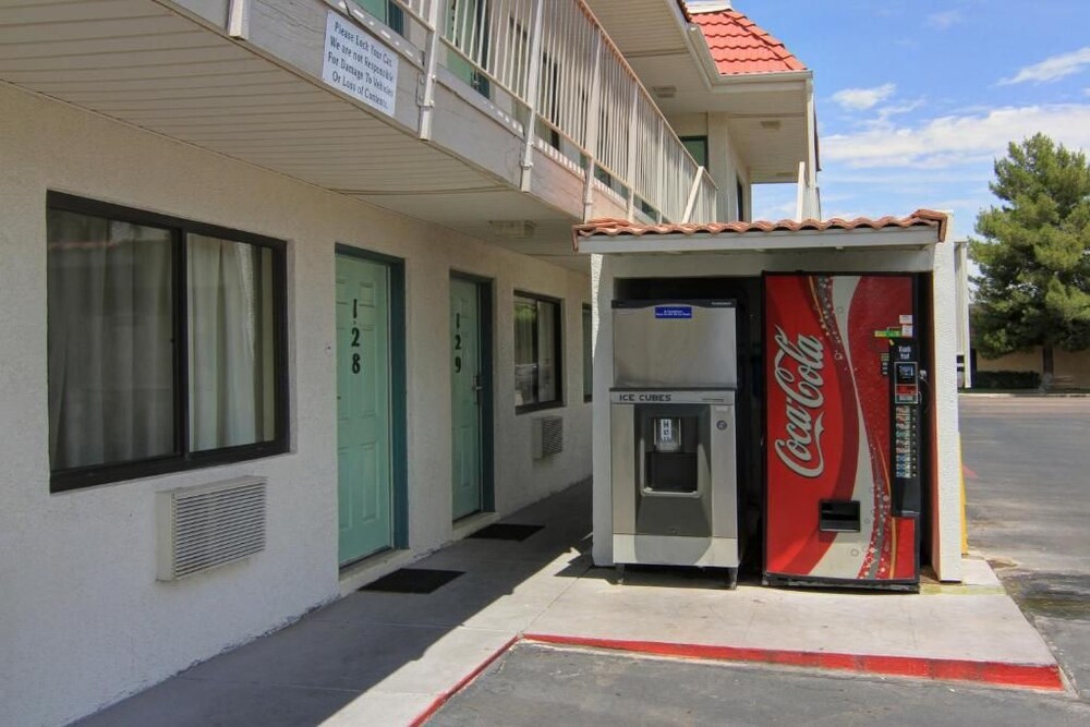 Motel6 Tempe, AZ - Broadway - ASU 42/63
