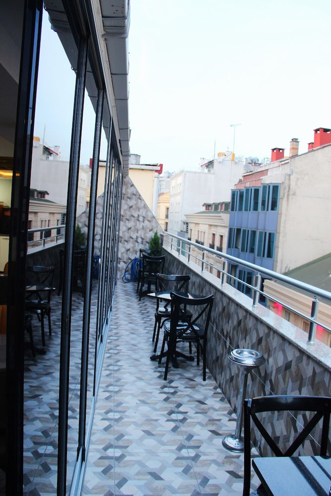 Hamzabey Hotel 39/41