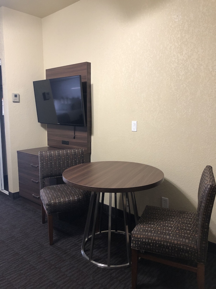 Best Western Plus Hill Country Suites 31/35