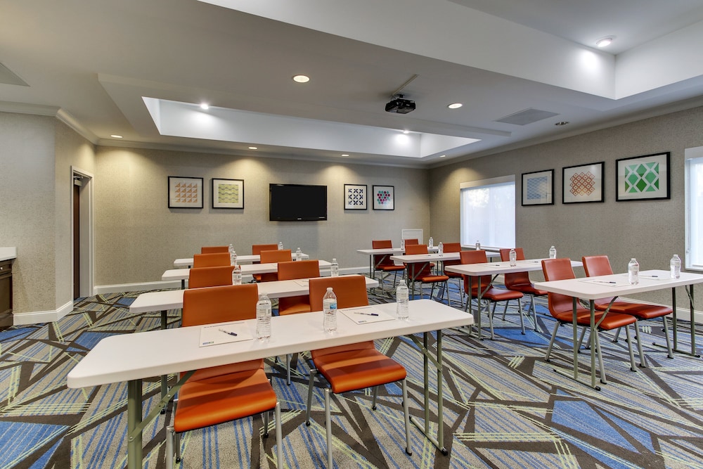 Holiday Inn Express Hotel And Suites Columbus Ft Benning 36/36