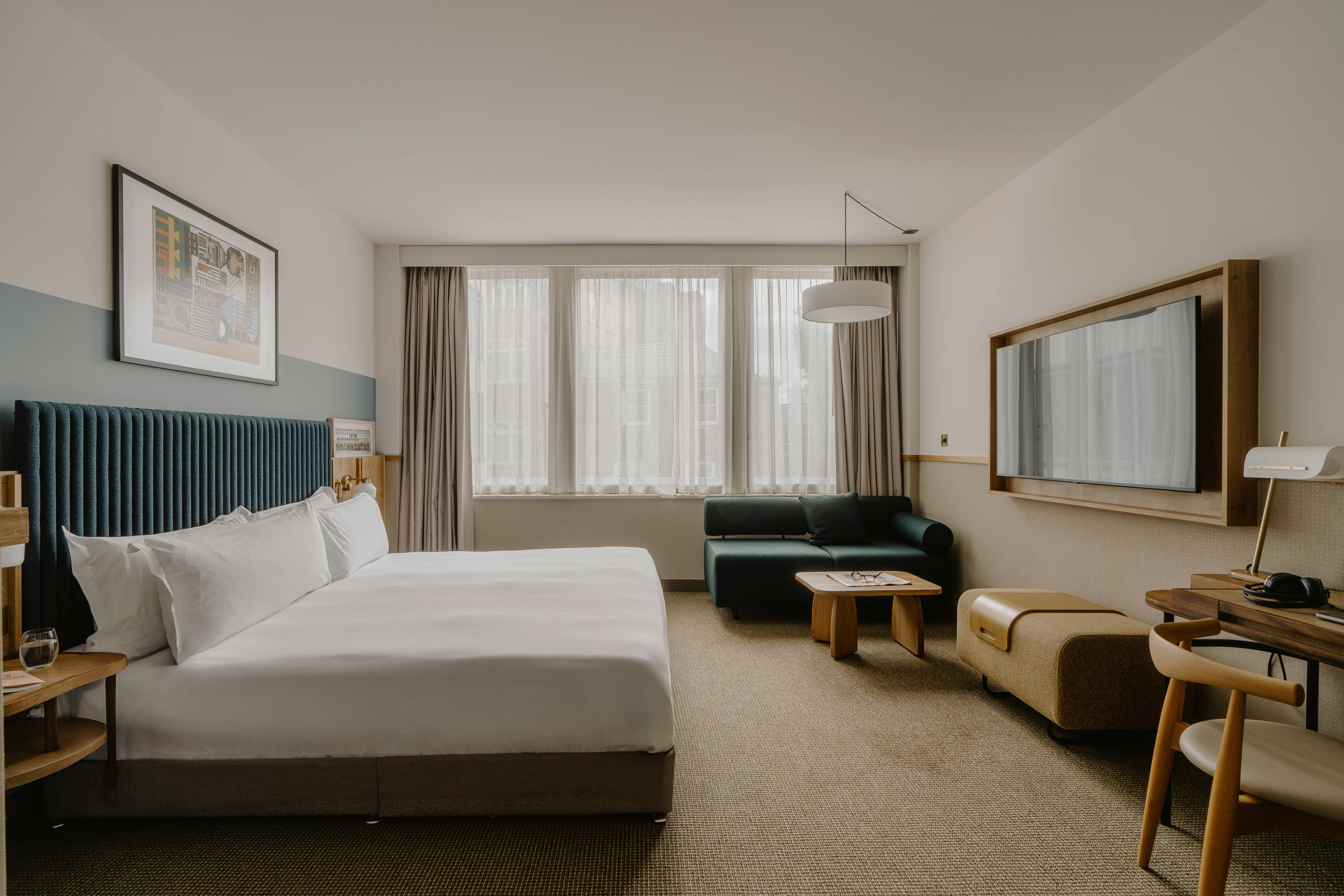 SUPERIOR, QUEEN BED