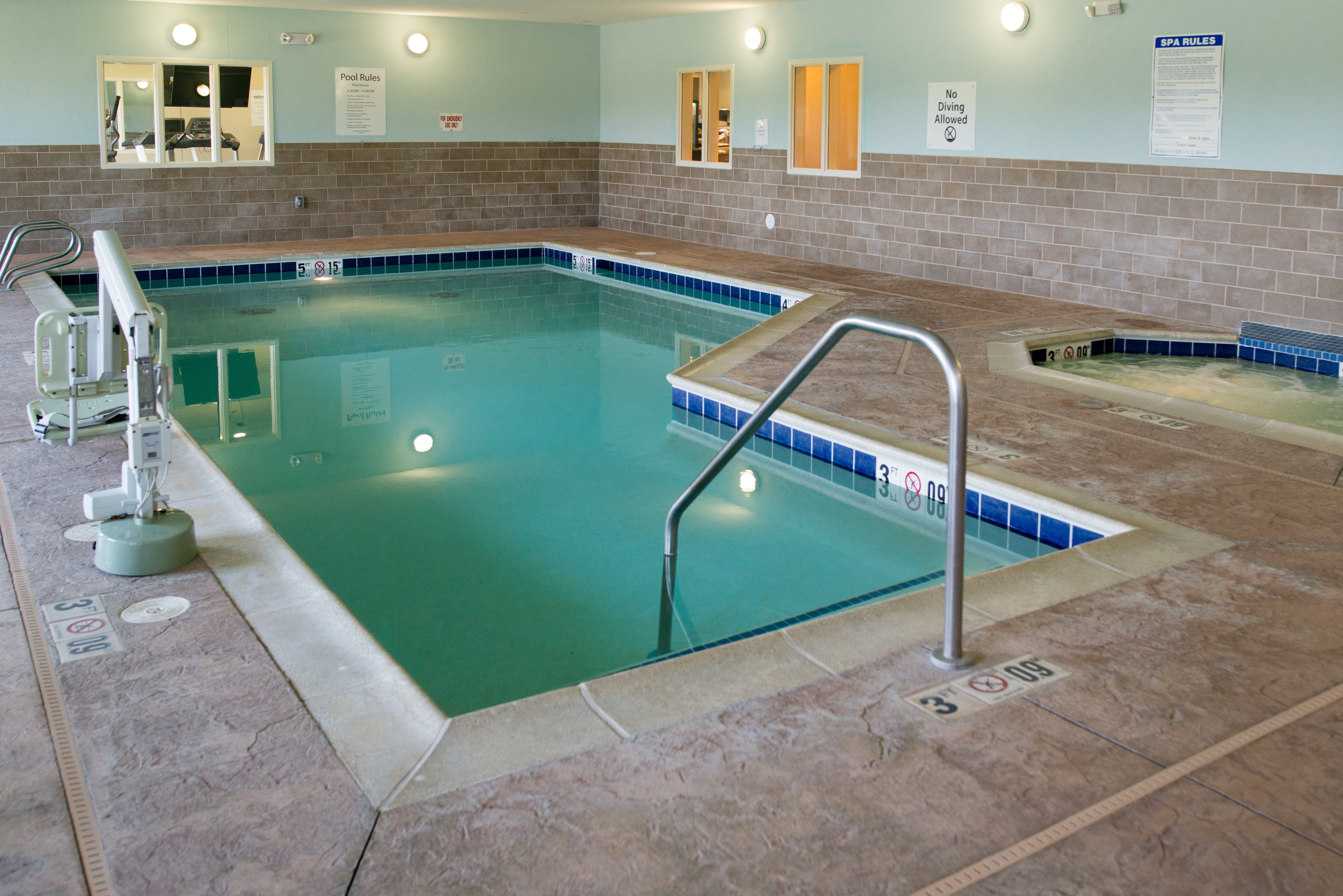 HOLIDAY INN EXPRESS HOTEL & SUITES ALBERT LEA - I-35 33/59
