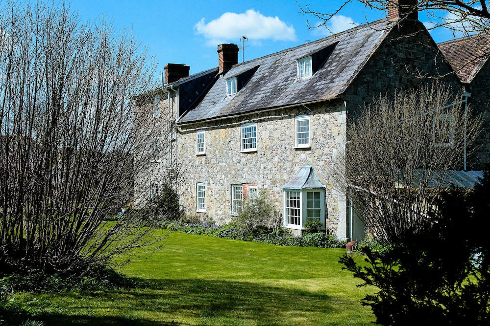 Rollestone Manor 41/47