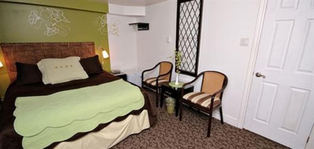 Auberge Mcgees Inn 11/75