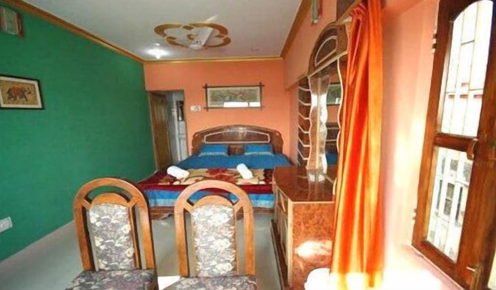 Kedareswar Bed and Breakfast 25/36