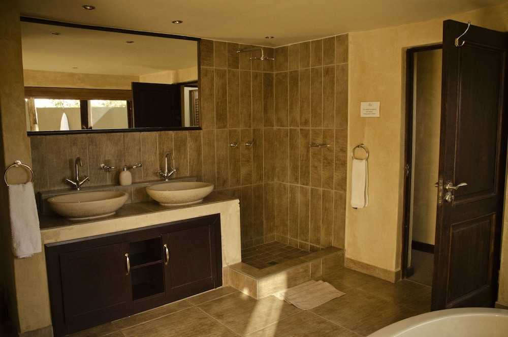 Morokolo Safari Lodge 52/82
