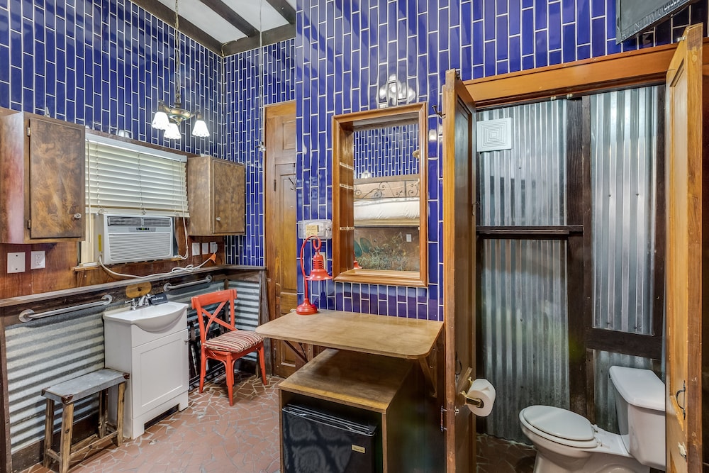Royal Barracks Guest House 34/37