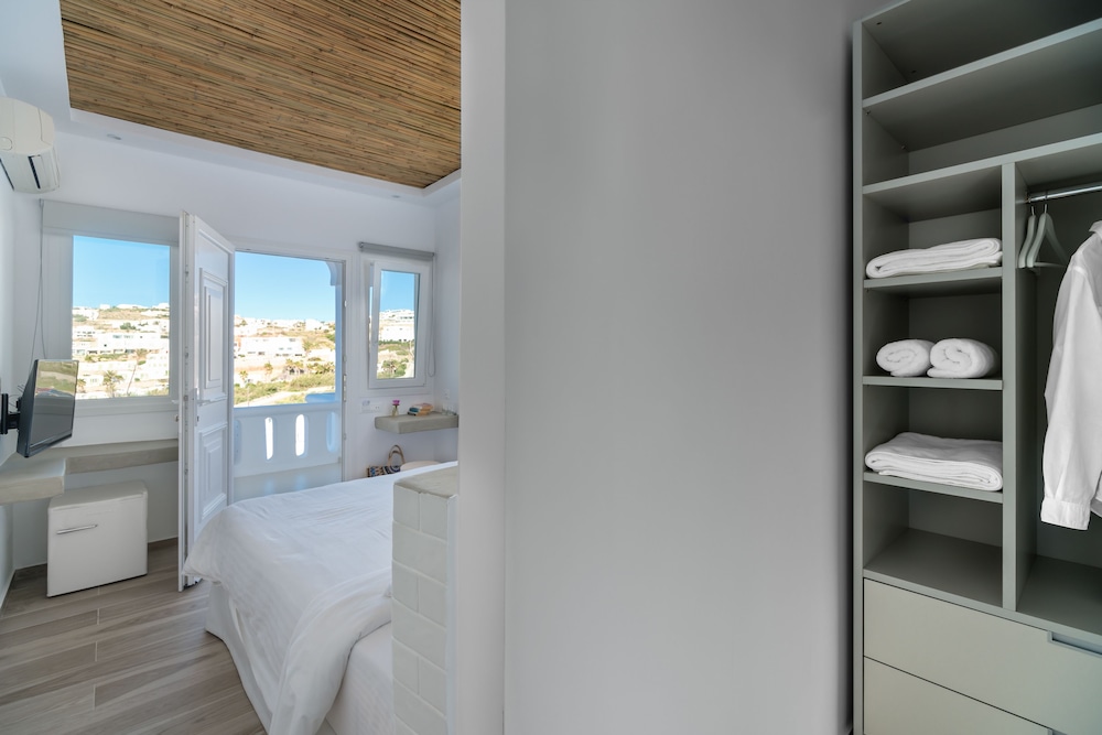 CAPE MYKONOS 28/61