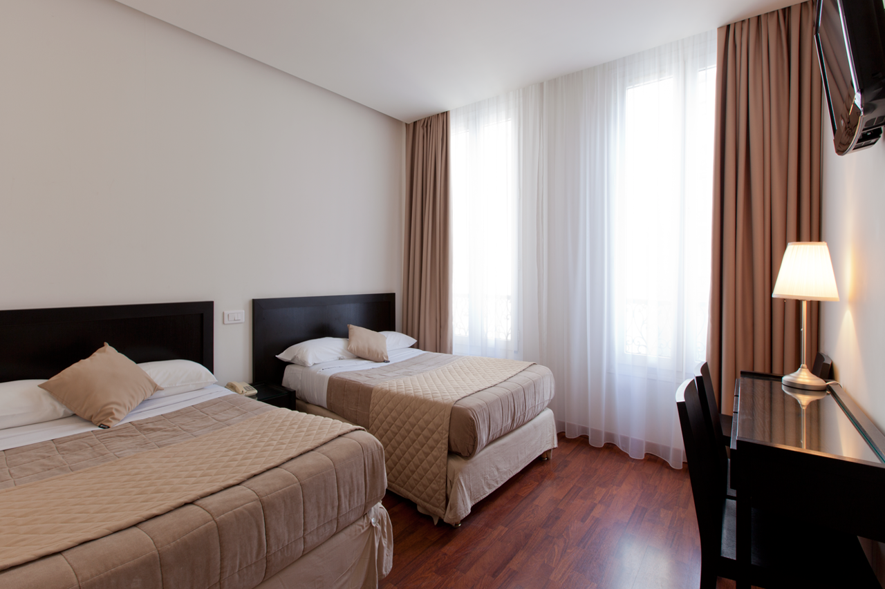 Hotel Cosmotel 44/83