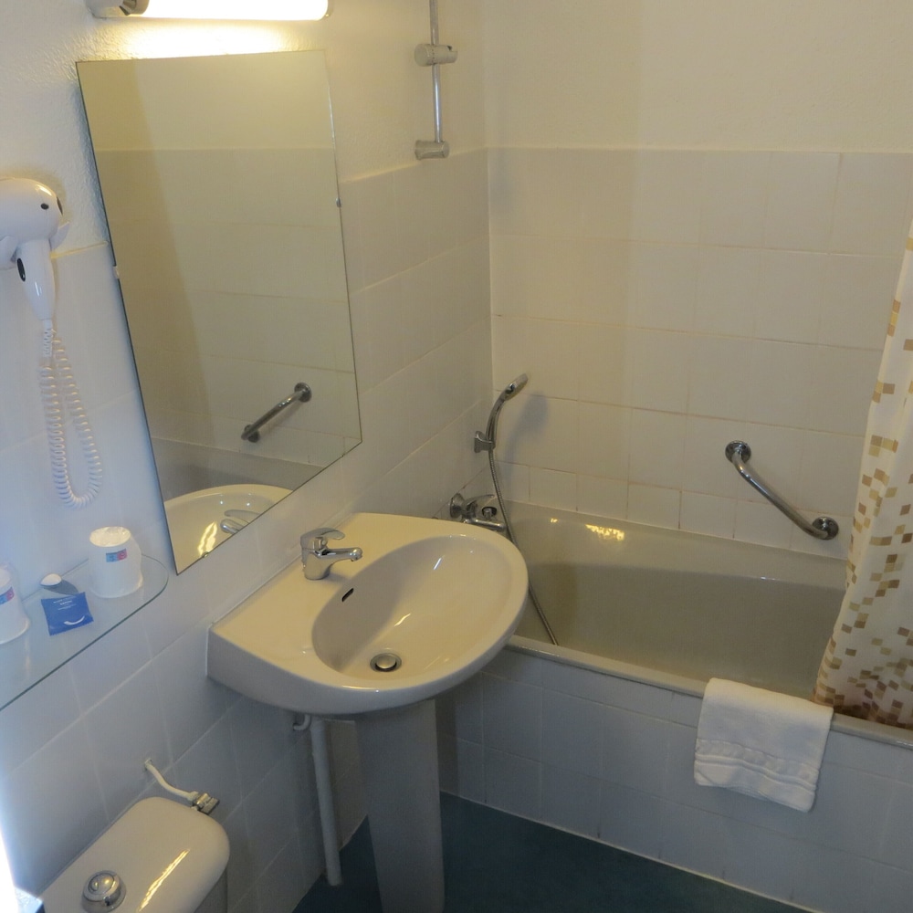 Brit Hotel Hermes 38/42