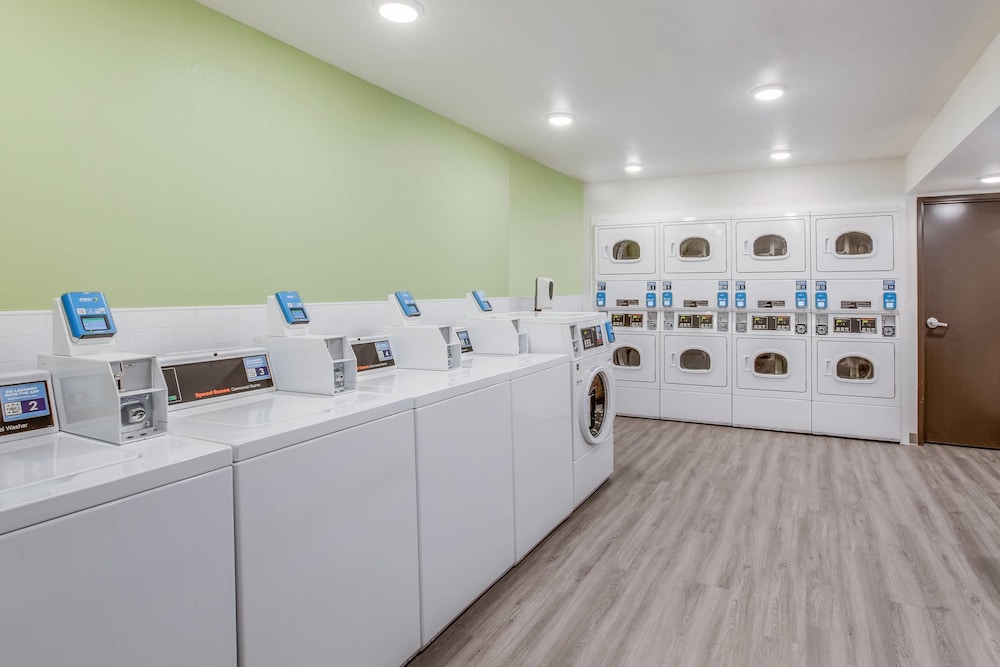 WoodSpring Suites Novi Farmington 34/47