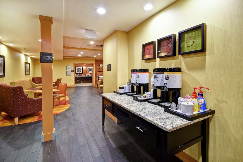 Hampton Inn Chicopee Springfield 37/50