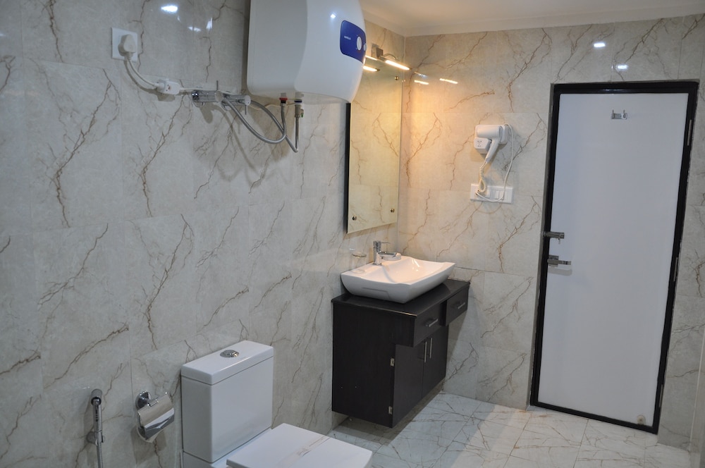 Savera A Business Luxury Hotel 24/26