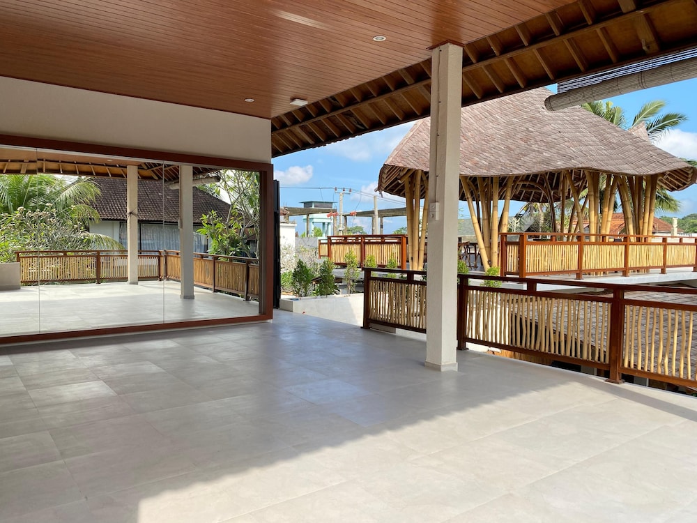 Putri Ayu Cottages 35/63