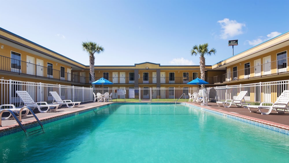 Best Western Of Walterboro 7/34
