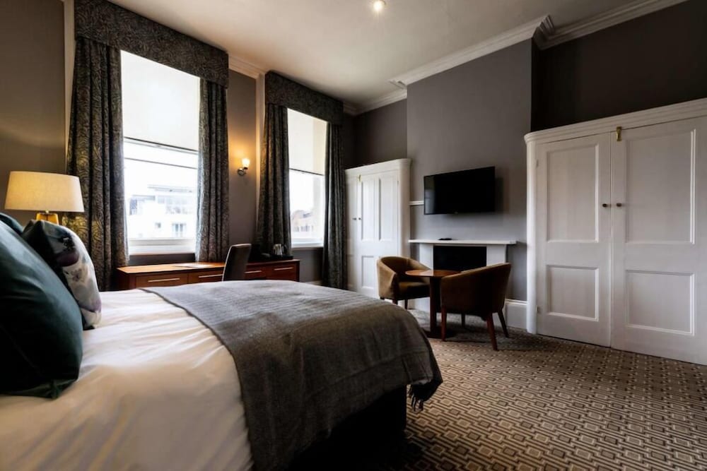 The Park Hotel Park Road 11/37