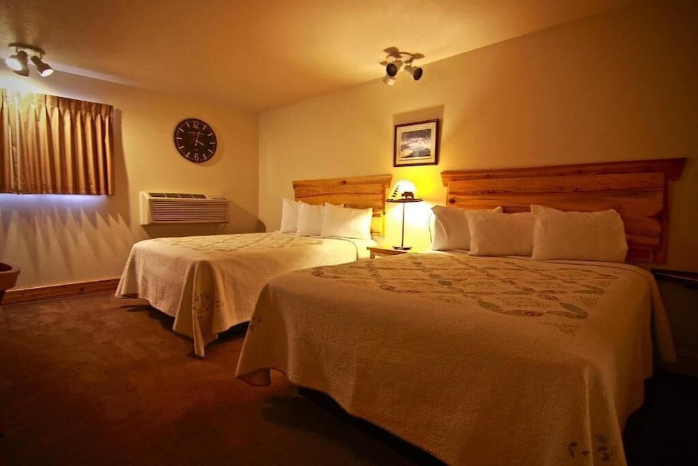 Yellowstone Village Inn and Suites 7/36