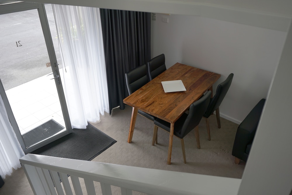 Ashmont Motor Inn & Apartments 27/31