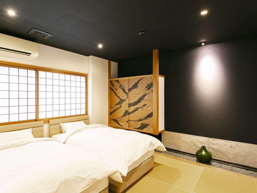 Sakura, Twin Beds, Tatami