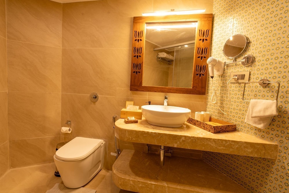 Ganga Kinare A Riverside Boutique Hotel 48/50