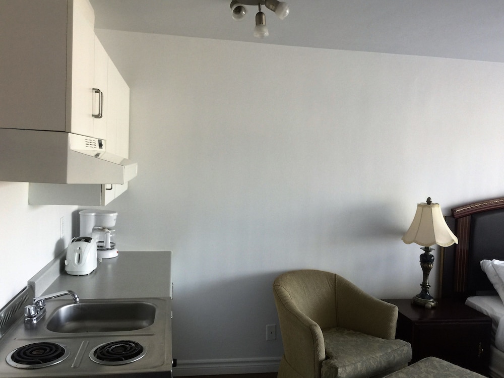 Duvernay Studios And Suites 34/41
