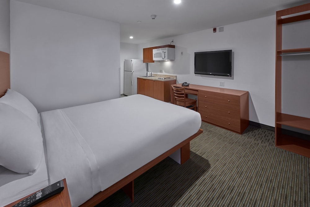 Extended Suites Monterrey Aeropuerto 34/56