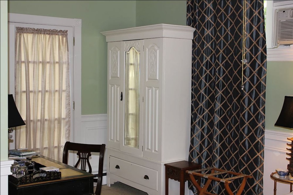 Holbrook House Bed and Breakfast- Bar Harbor ME 49/50