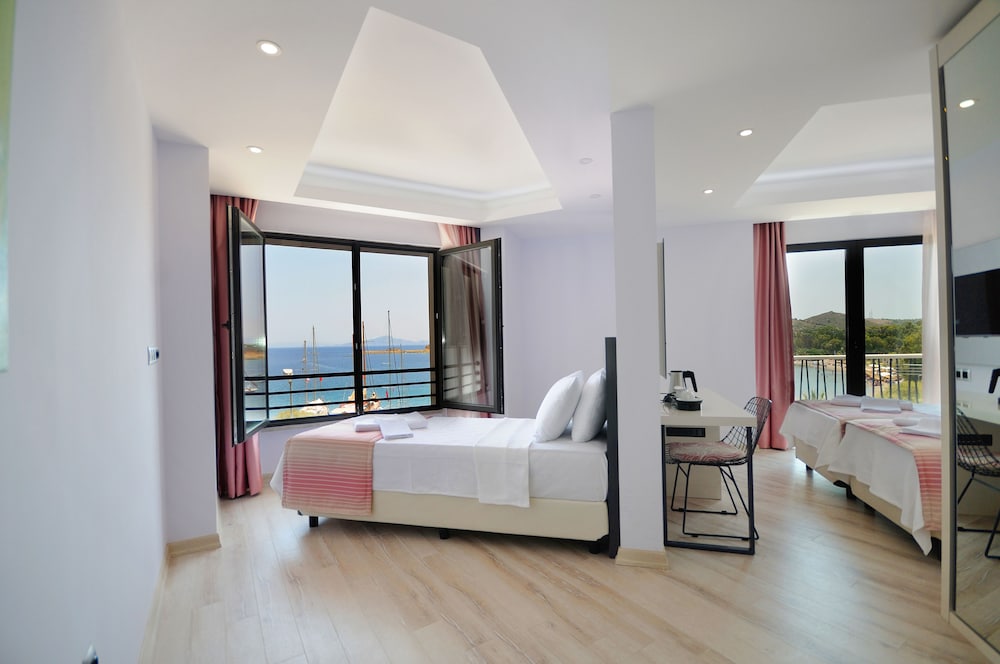Room, Triple, 1 Queen and 1 Single Bed, Sea View
