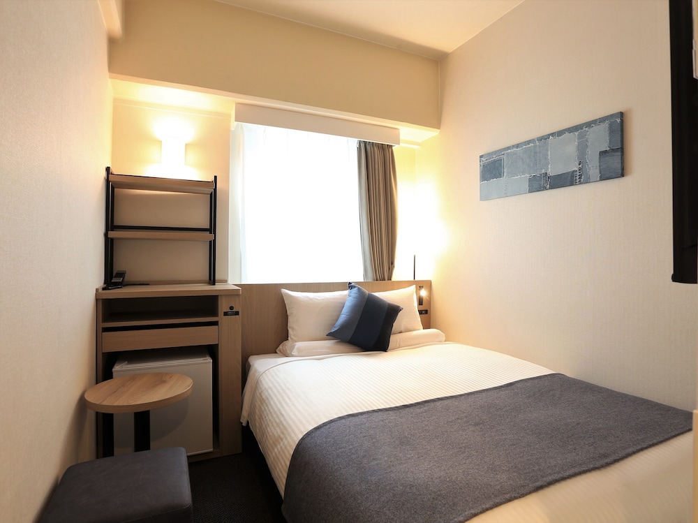 STANDARD, DOUBLE BED, NO CLEANING SERVICES, SMOKING