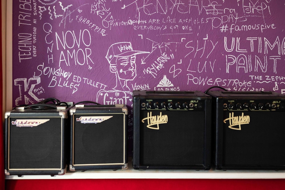 Backstage Hotel 29/49