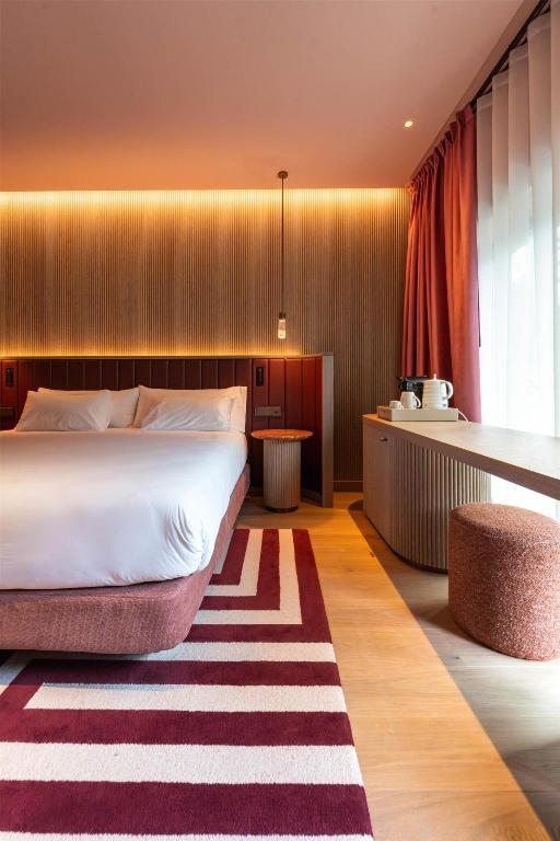 Gallery, Twin Beds, Accessible