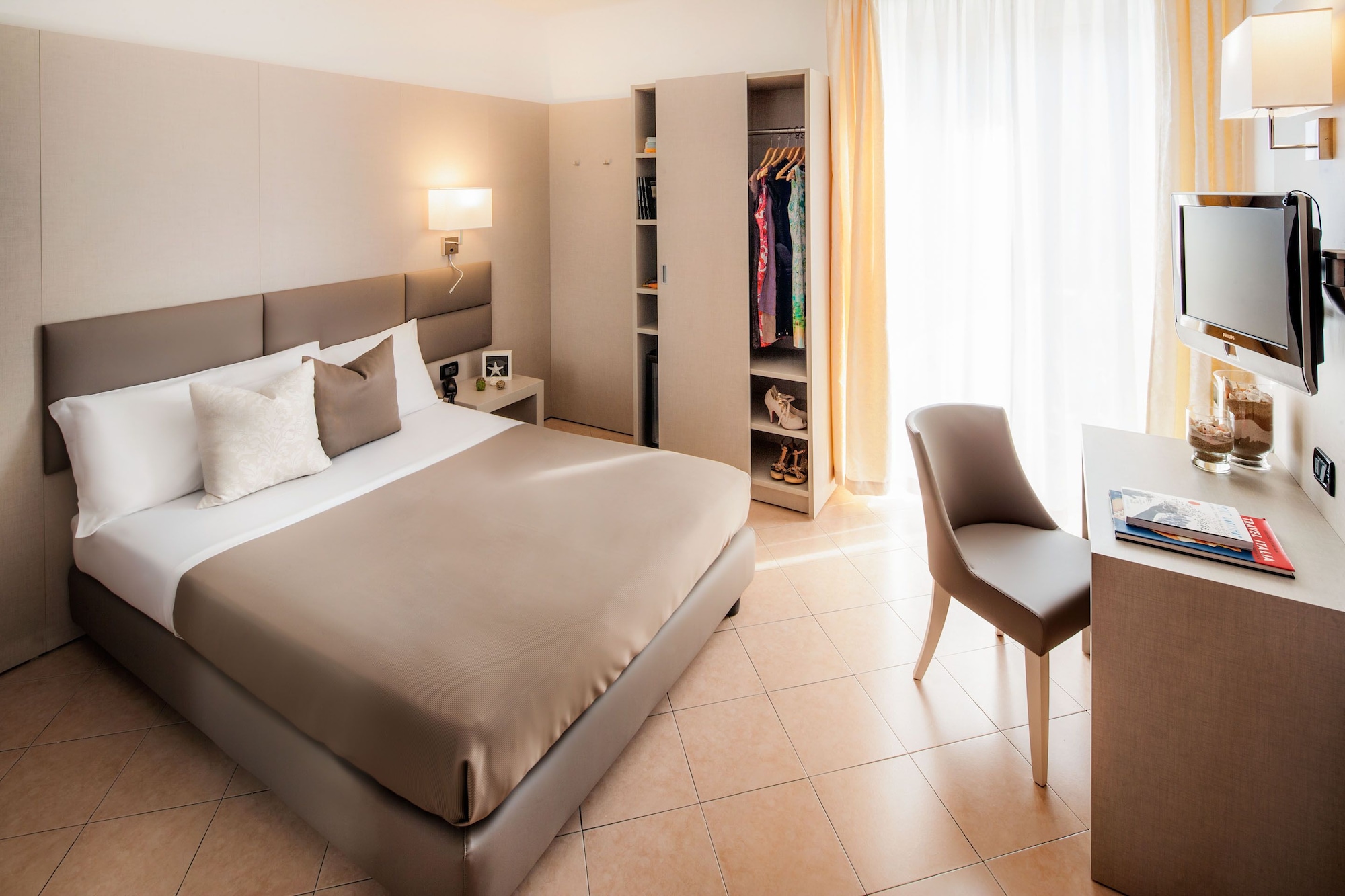 ROOM, SINGLE, PARTIAL SEA VIEW, BALCONY