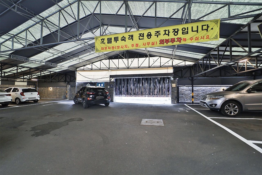 February Hotel Hwanggeum 89/93