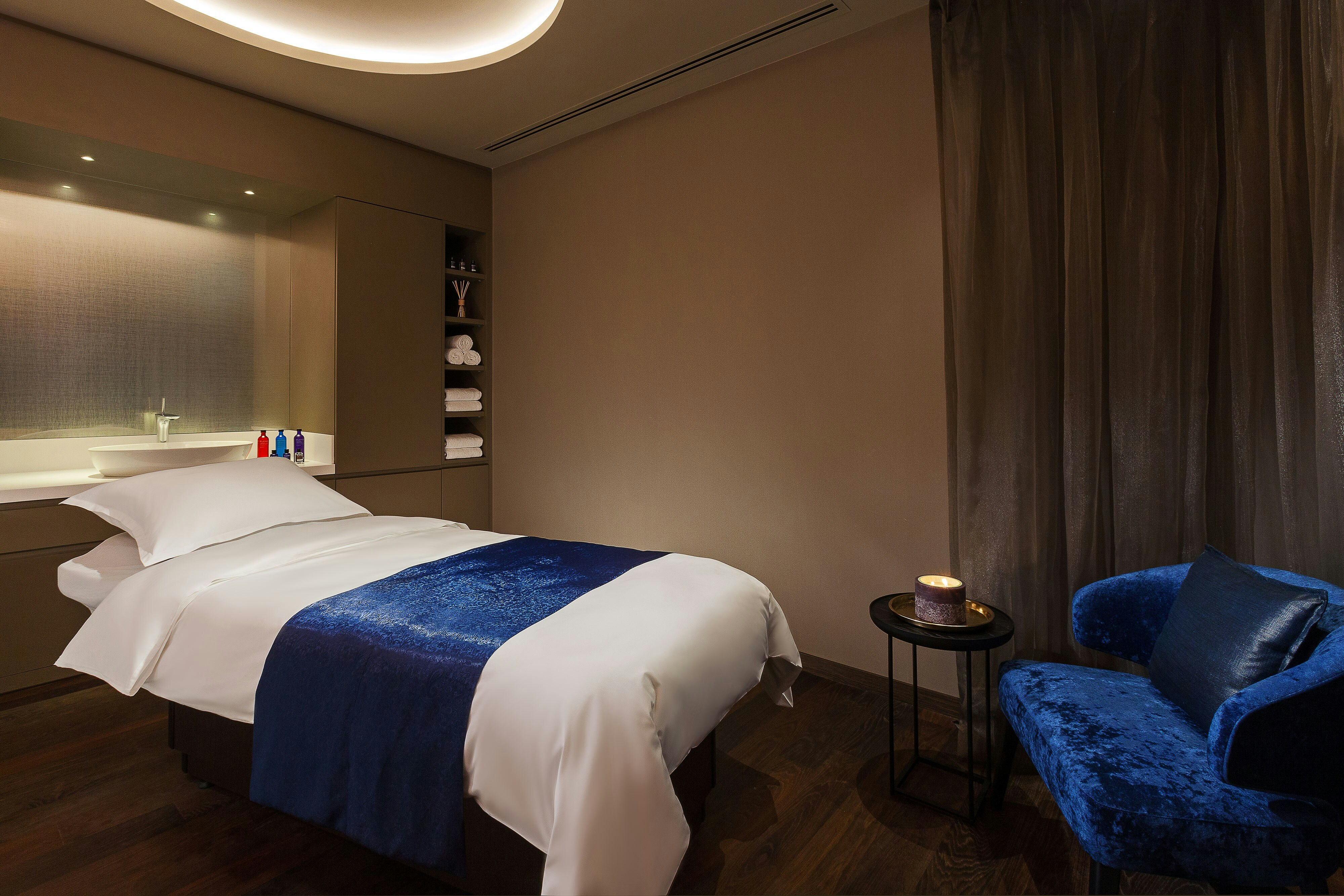 Sheraton Grand Tbilisi Metechi Palace 16/88