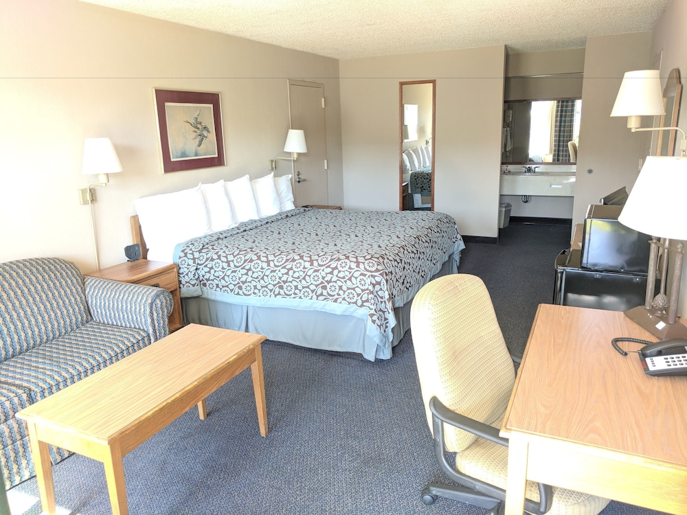Days Inn by Wyndham Seguin TX 20/27