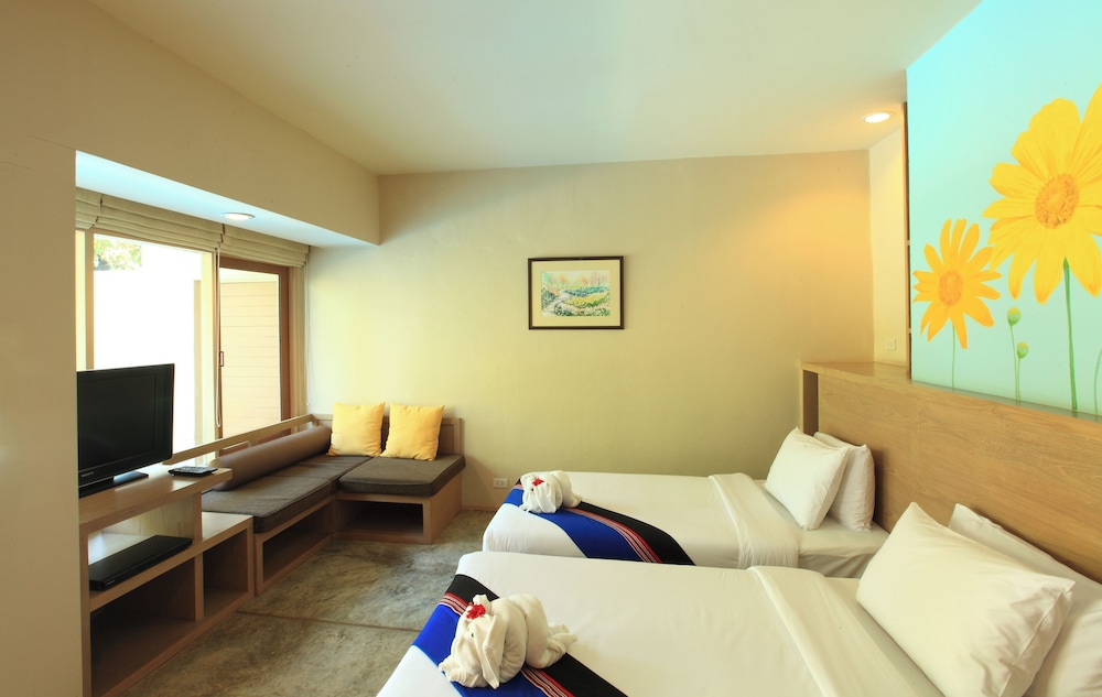 DELUXE ROOM