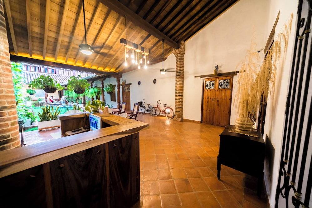 BOHEMIA HOTEL BOUTIQUE 4/50