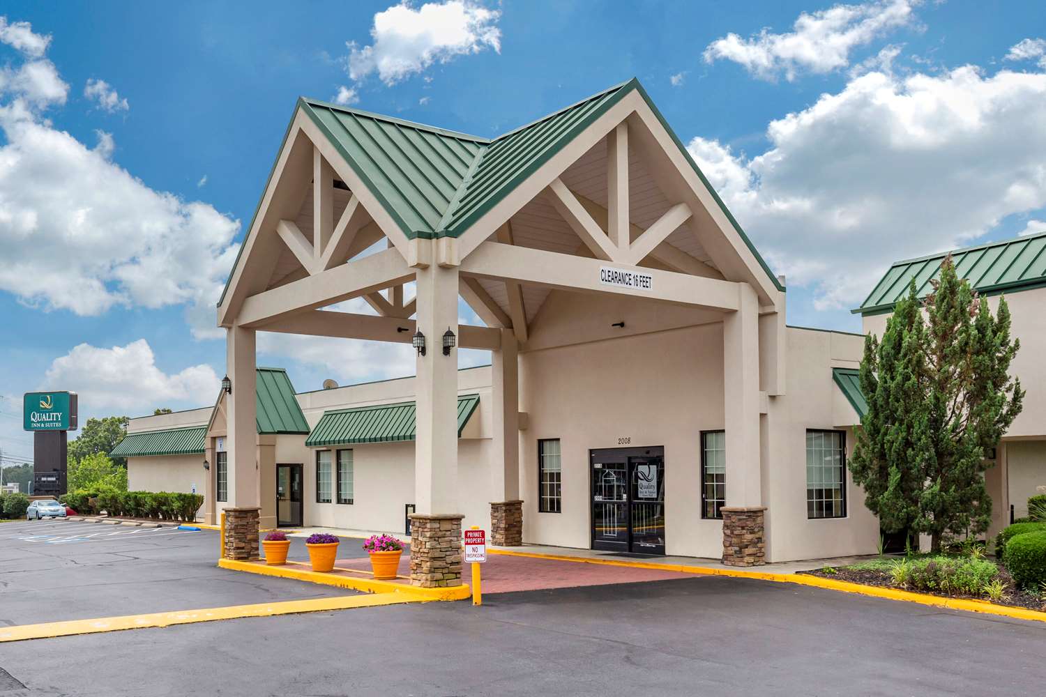 Quality Inn And Suites Hanes Mall 22/23