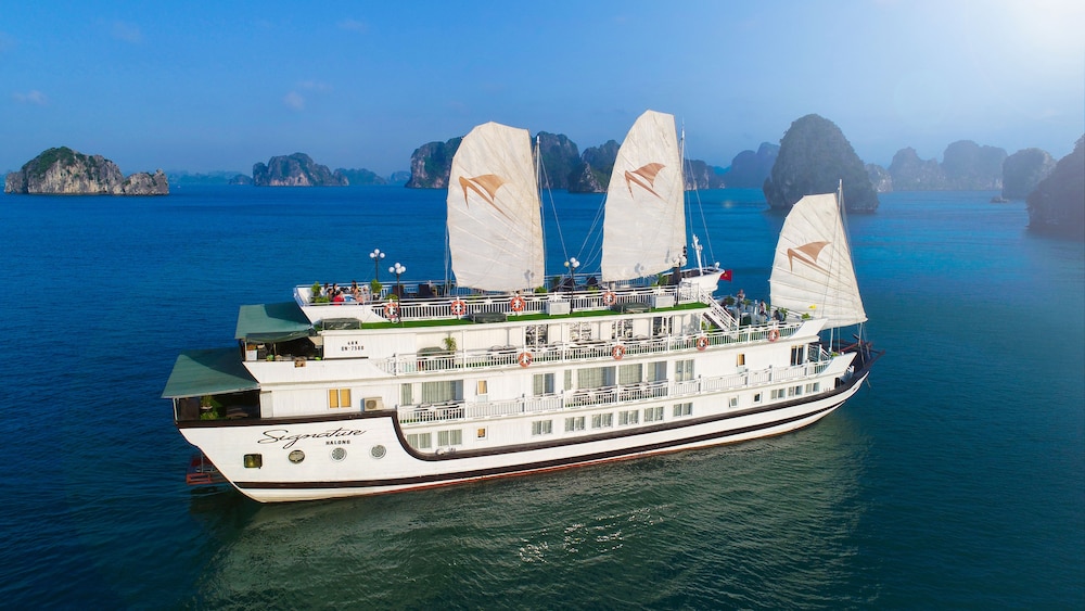 Signature Royal Halong Cruise 31/36