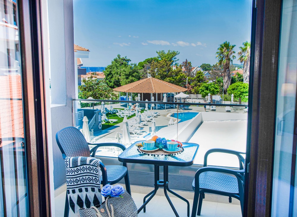 Acrotel Lily Ann Village 33/50