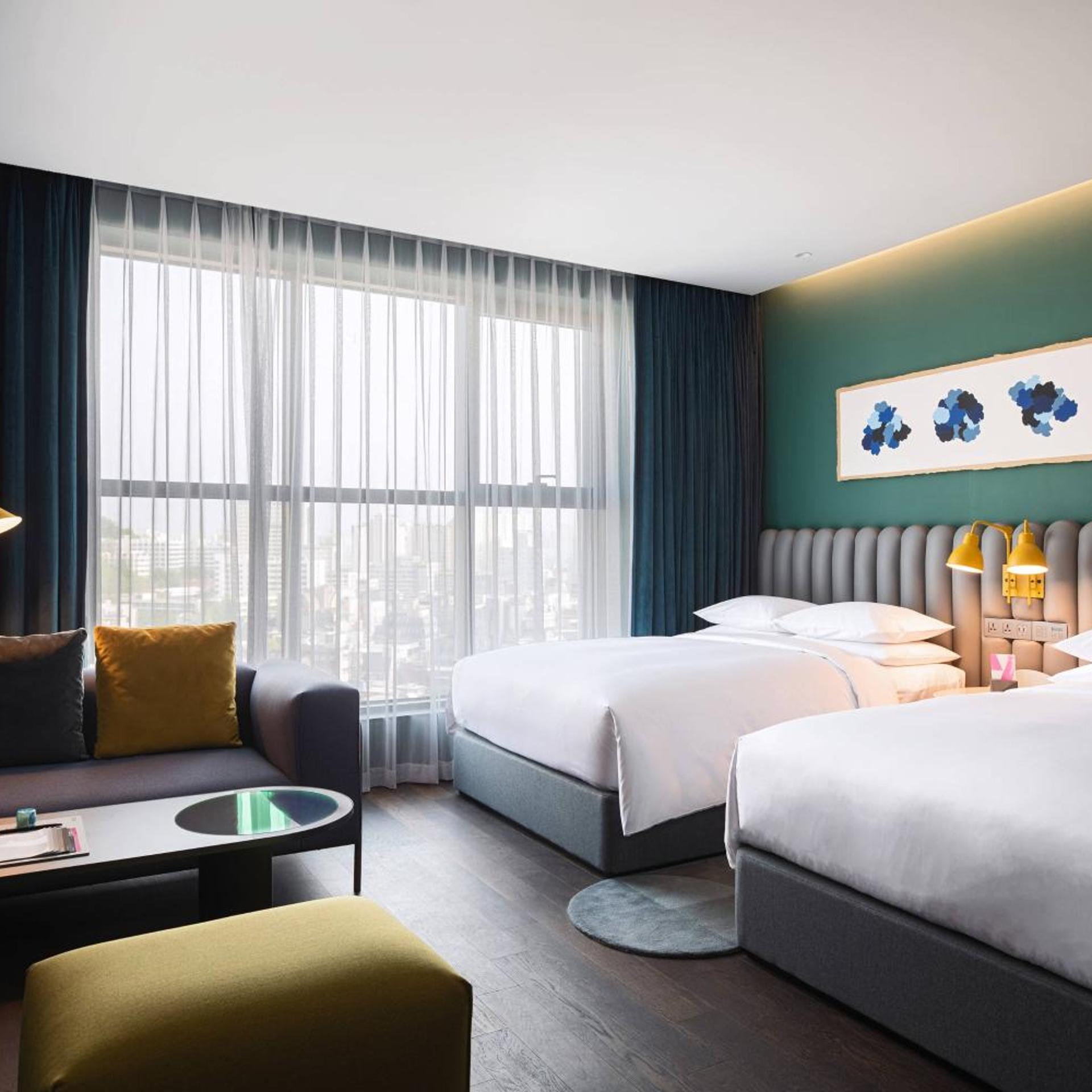 غرفة بسريرين منفصلين في طابق مرتفع، Ryse Autograph Collection Seoul By Marriott 2/6