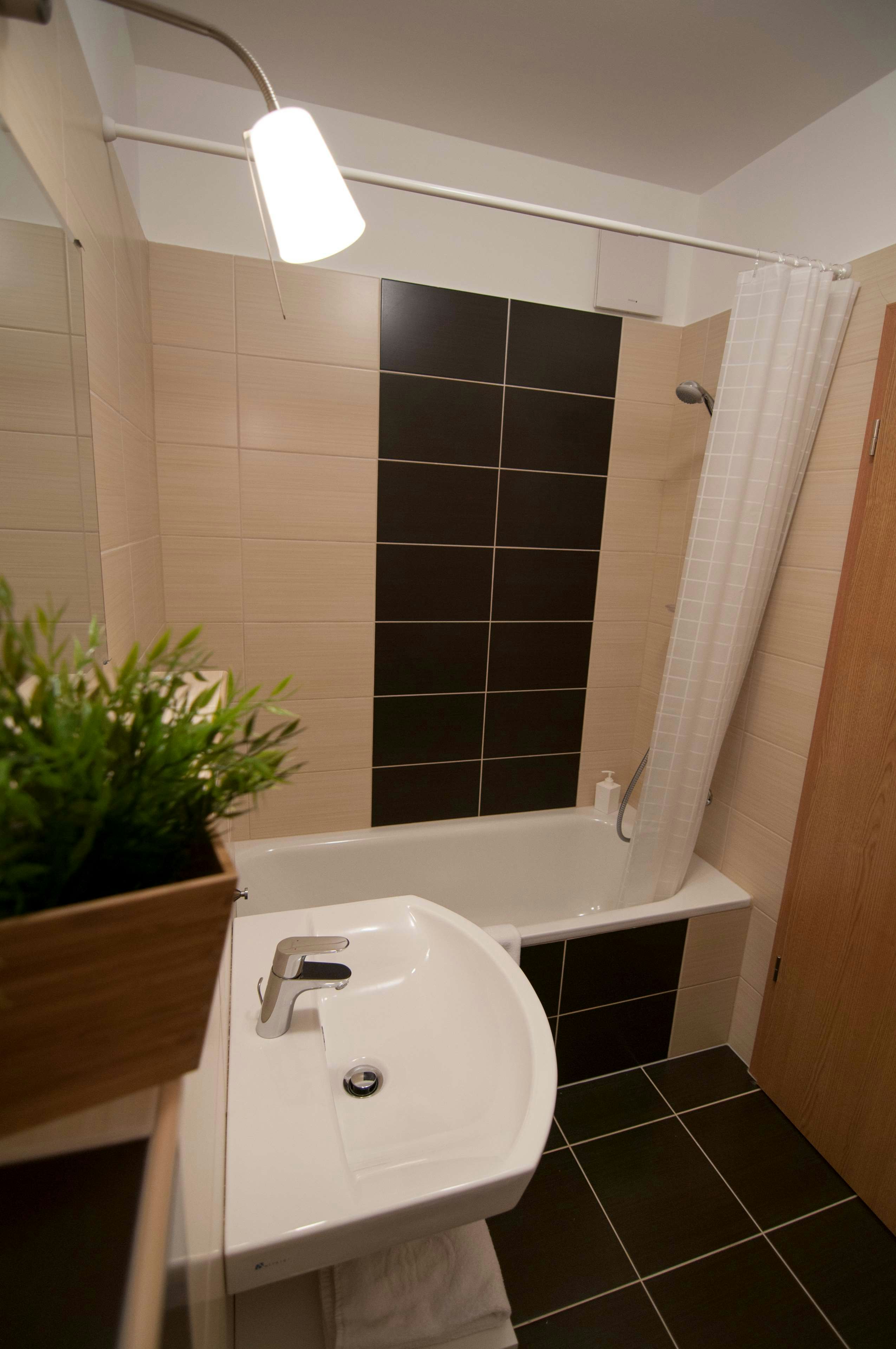 CORVIN CENTER SUITES 87/87