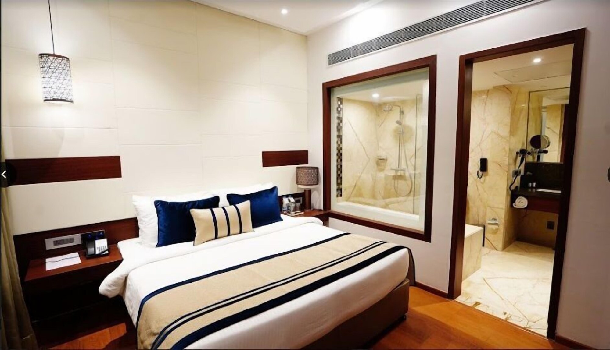 Club, King Bed, The Fern Residency Sarnath 2/8