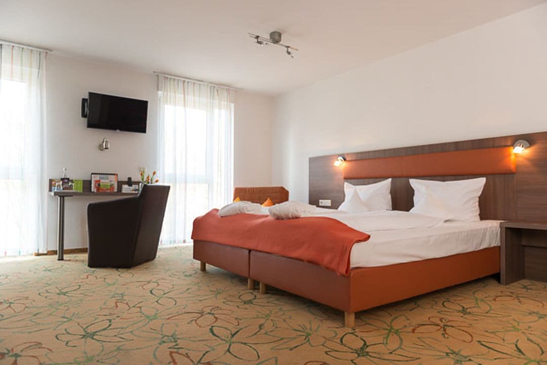ROOM, QUADRUPLE