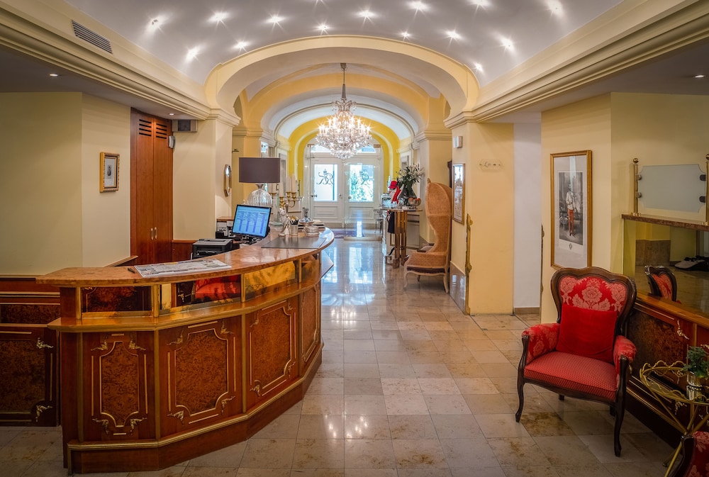 SCHLOSSHOTEL ROMISCHER KAISER 2/52