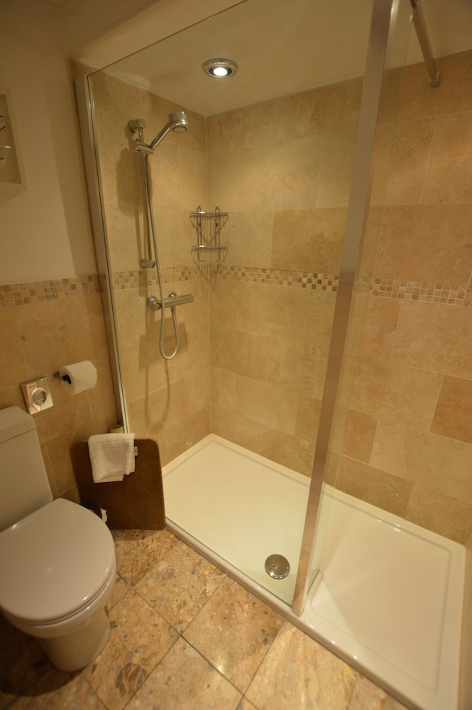 Chantry Hotel 39/40