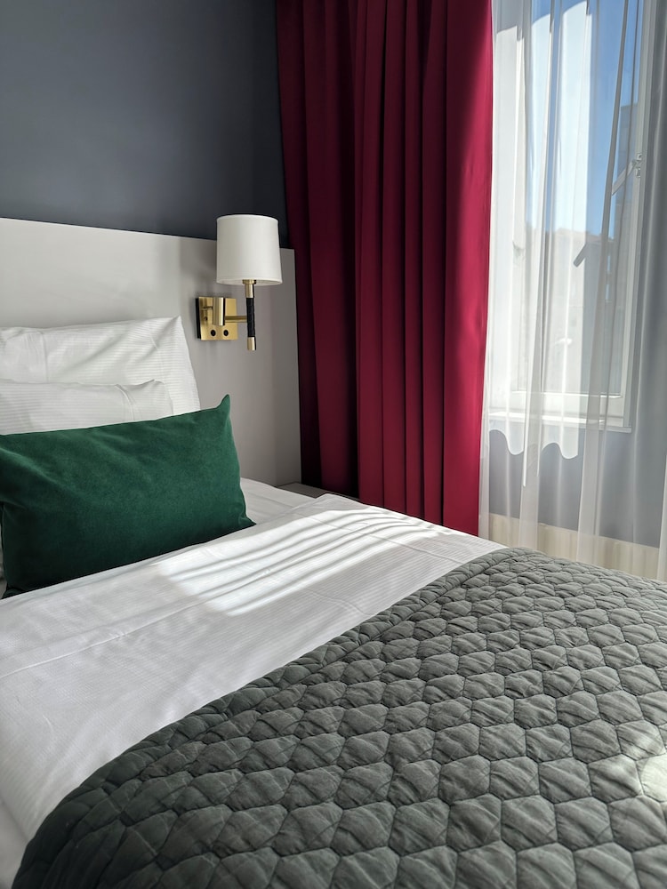 Compact, Single, Single Bed